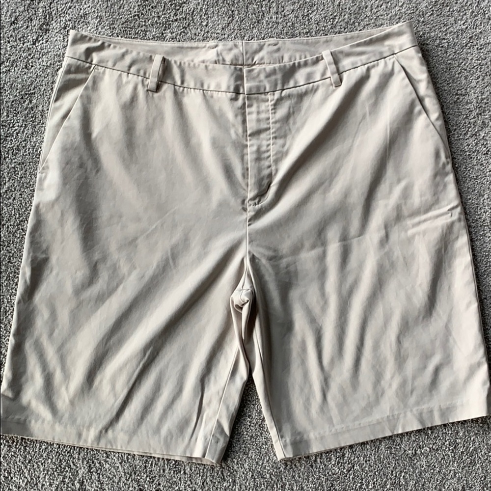 Great quality khaki golf shorts size 40W